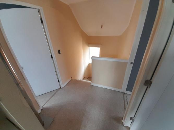 Casa de esquina, amplia, en lugar tranquilo y con áreas verdes