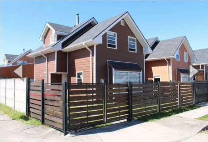 Casa de esquina, amplia, en lugar tranquilo y con áreas verdes