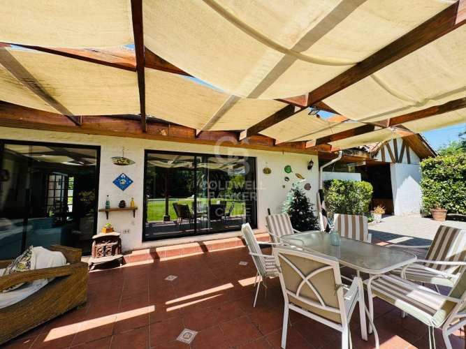 Casa estilo Chilena | Paneles Solares | Liray Chicureo