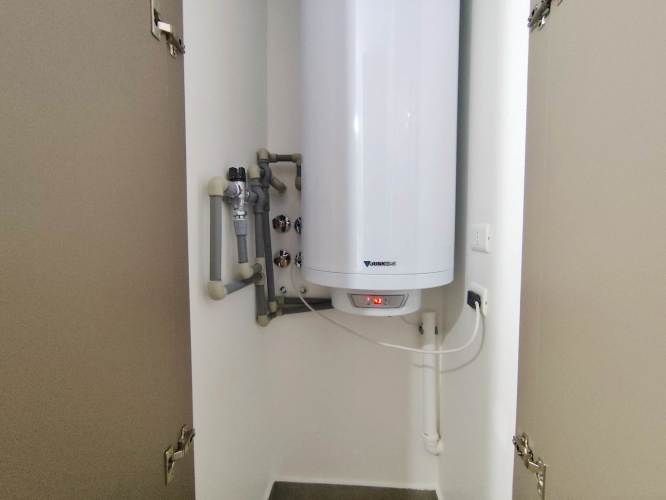 Sta. Amalia 317 (1 Est ) [2946-4]