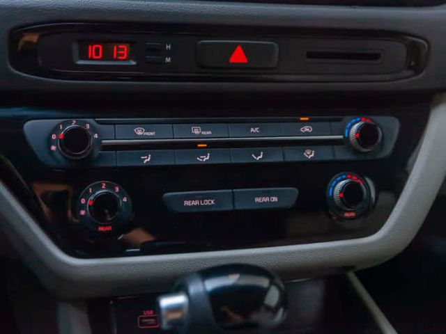 Kia Grand Carnival Ex 3.3 2015