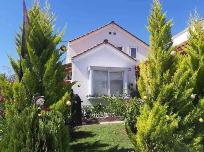 AMR PROPIEDADES VENDE CASA AISLADA /COND. LAS TERRAZAS 3D3B