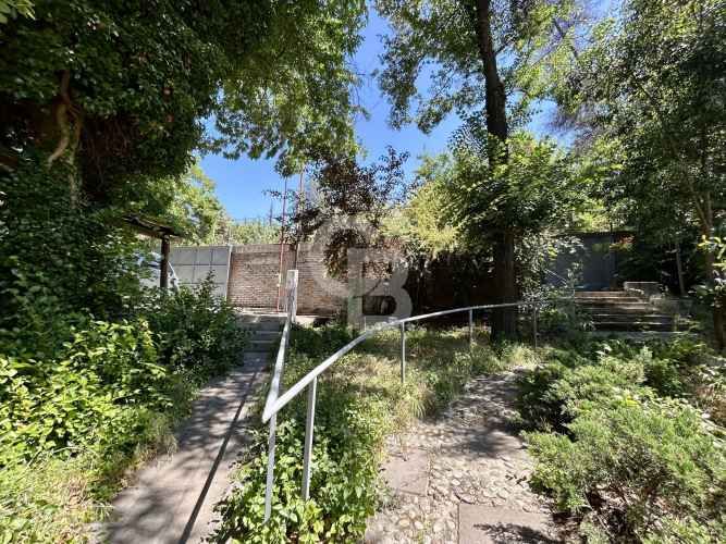 Sitio con casa en Vitacura, Lo curro