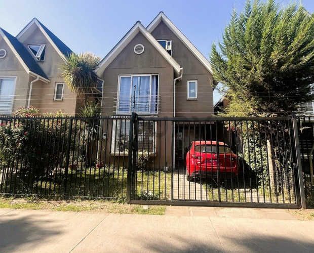 Se vende Casa Huechuraba, sector Berta Correa