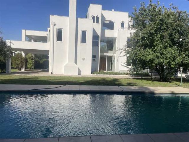 CASA Las Campiñas / Las Brisas