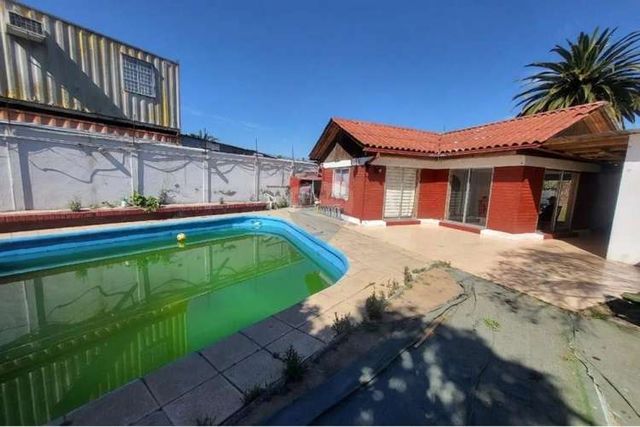 Amplio terreno con posibilidad comercial