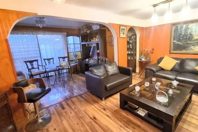 Amplia casa de 3 pisos en la florida!