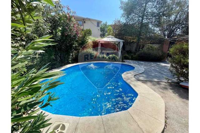 Hermosa casa con amplio terreno en ñuñoa