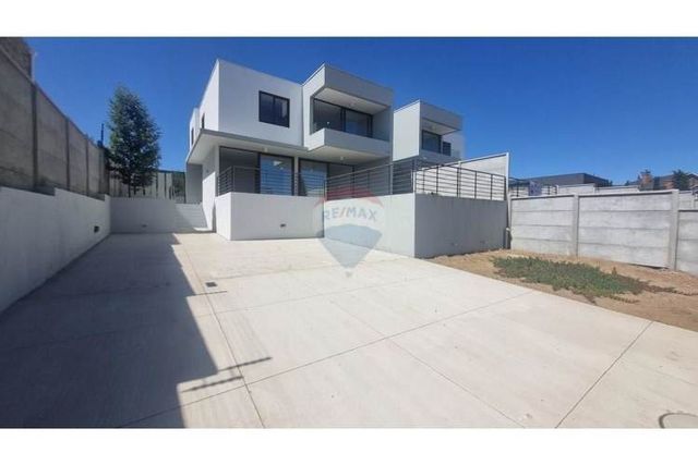 Oportunidad: moderna casa en pinares de montemar