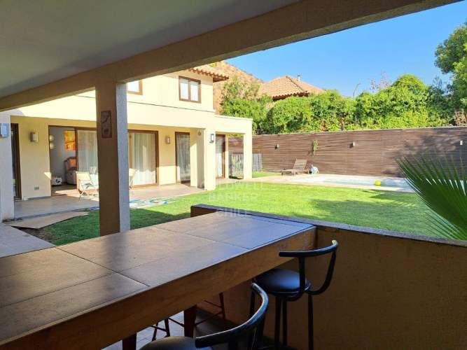 HERMOSA CASA CERCANA A COLEGIO CHICUREO-CHAMISERO