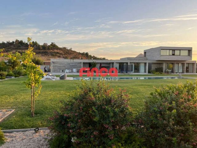 Casa en arriendo Viñas de Chicureo