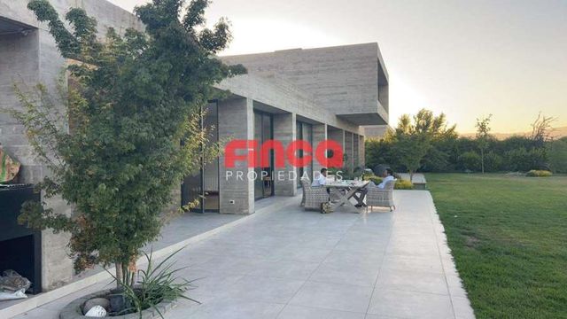 Casa en arriendo Viñas de Chicureo