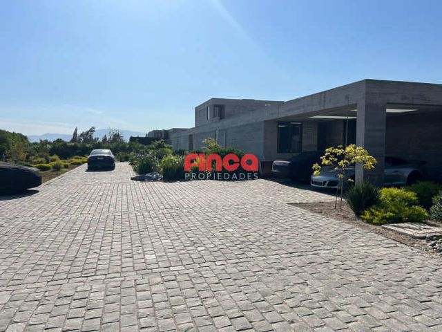 Casa en arriendo Viñas de Chicureo