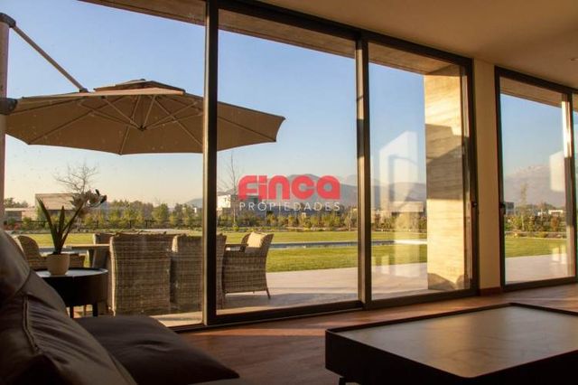 Casa en arriendo Viñas de Chicureo