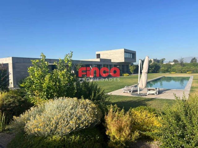 Casa en arriendo Viñas de Chicureo