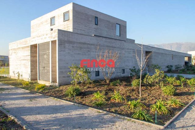 Casa en arriendo Viñas de Chicureo