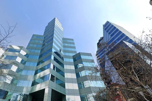 Luminosa oficina de 377 m2, en Edificio Atlantis.