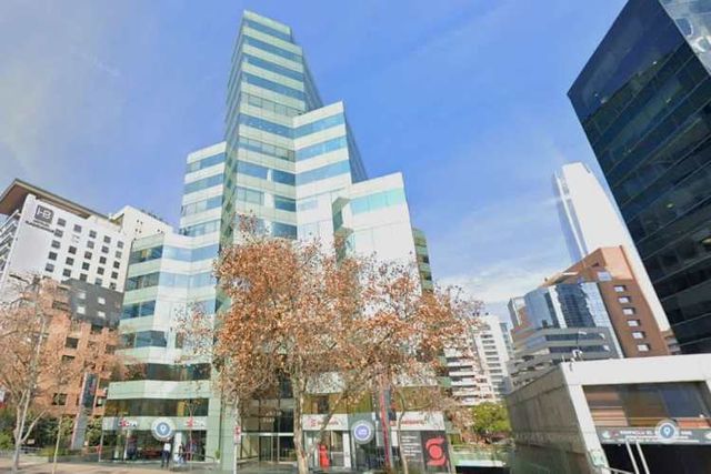 Luminosa oficina de 377 m2, en Edificio Atlantis.