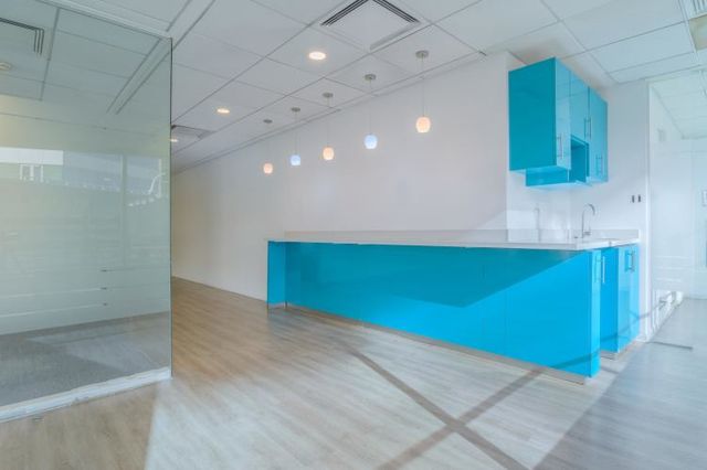 Luminosa oficina de 377 m2, en Edificio Atlantis.