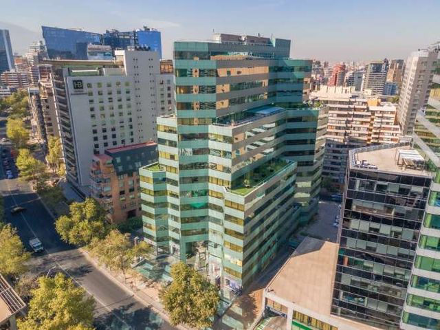 Luminosa oficina de 377 m2, en Edificio Atlantis.