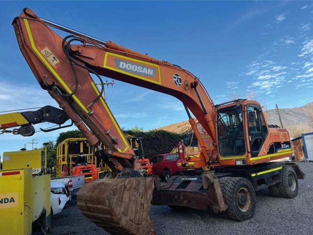 Vendo excavadora Doosan 210 ; COMPRÓ EXCAVADORAS SOBRE RUEDAS CON O SIN DEUDA
