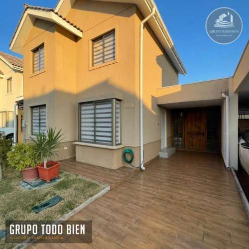 Casa moderna y segura en condominio familiar – Padre Hurtado