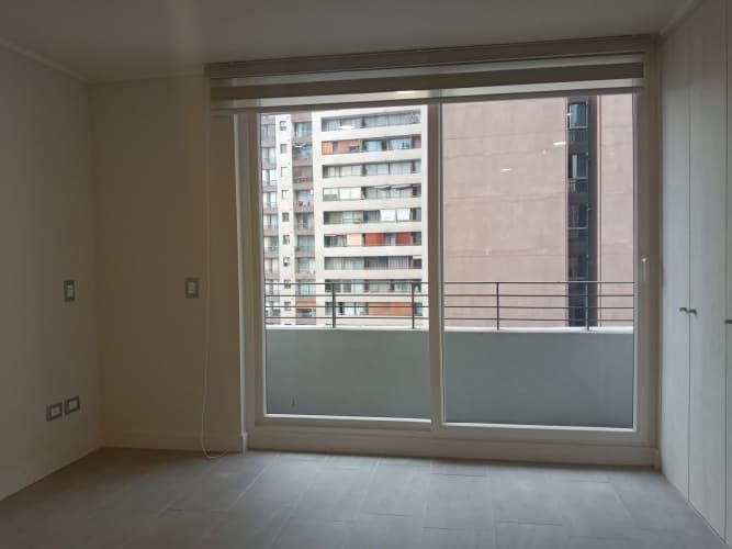 Arriendo Dpto Estudio – Piso 12 · ORIENTE · Edificio Upper Design · Santa Isabel  CLP