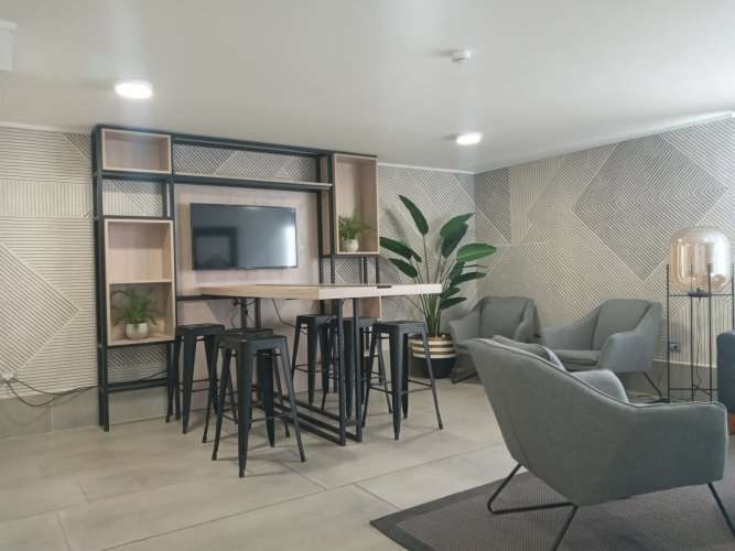 Arriendo Dpto Estudio – Piso 12 · ORIENTE · Edificio Upper Design · Santa Isabel  CLP