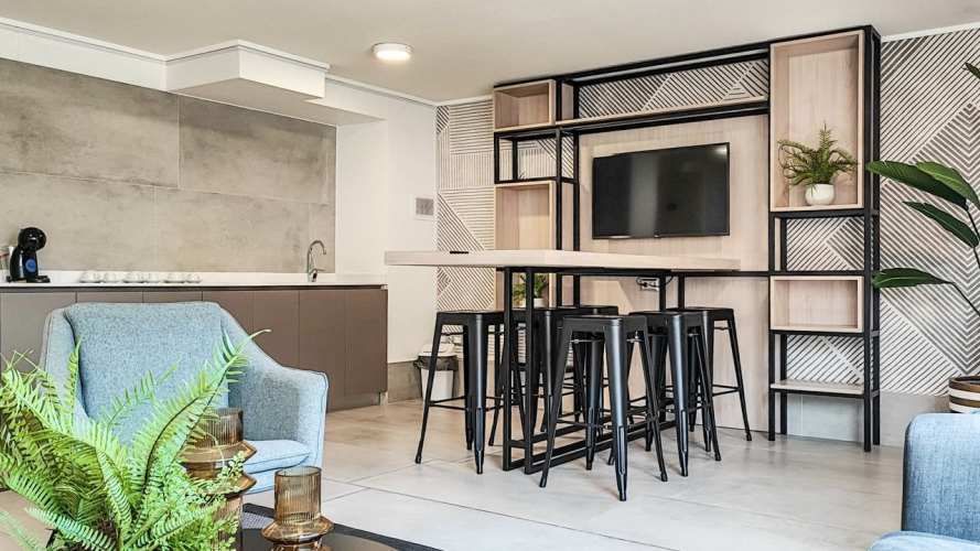 Arriendo Dpto Estudio – Piso 12 · ORIENTE · Edificio Upper Design · Santa Isabel  CLP