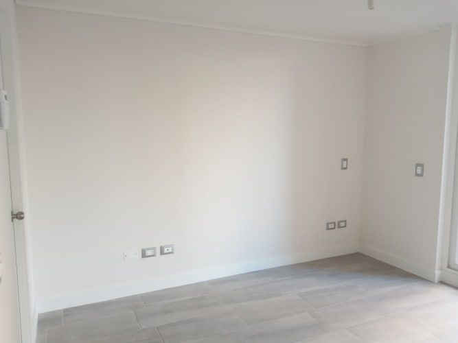 Arriendo Dpto Estudio – Piso 12 · ORIENTE · Edificio Upper Design · Santa Isabel  CLP