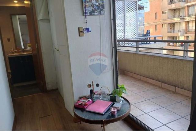 Departamento con excelente ubicación en las condes