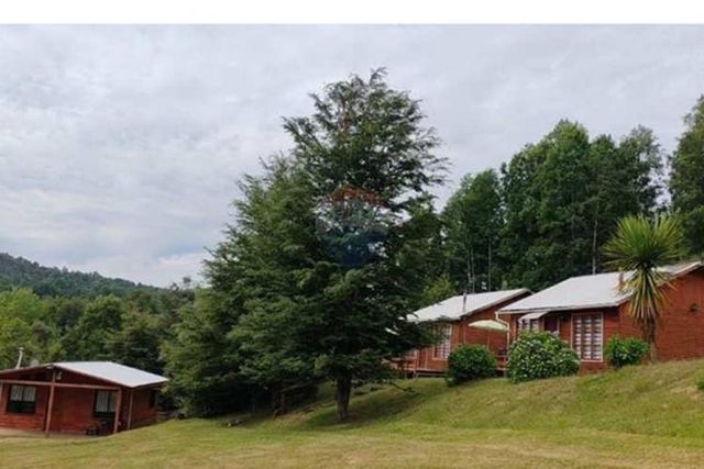 Hermoso terreno 5000 m2, 3 cabañas, piscina.