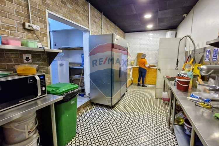 Local comercial primera línea en av irarrazabal