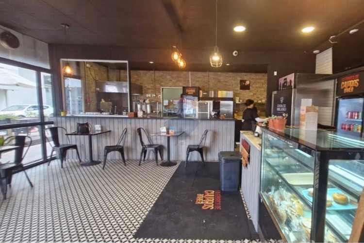 Local comercial primera línea en av irarrazabal