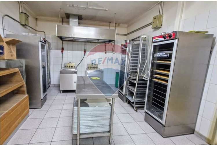 Local comercial primera línea en av irarrazabal