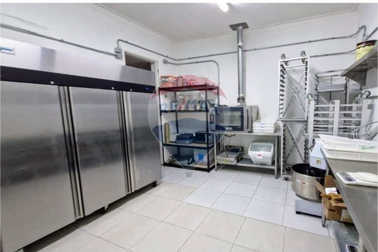 Local comercial primera línea en av irarrazabal