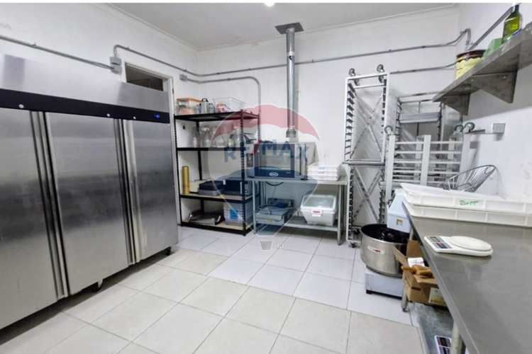 Local comercial primera línea en av irarrazabal