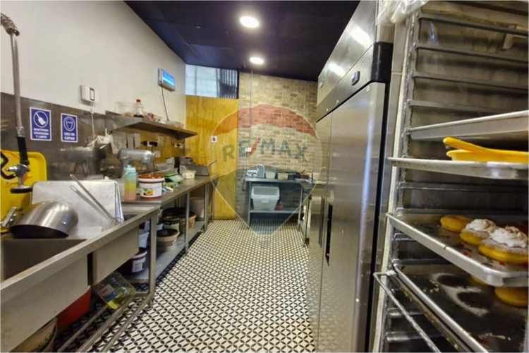 Local comercial primera línea en av irarrazabal