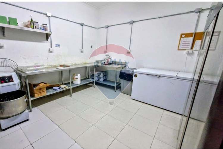 Local comercial primera línea en av irarrazabal