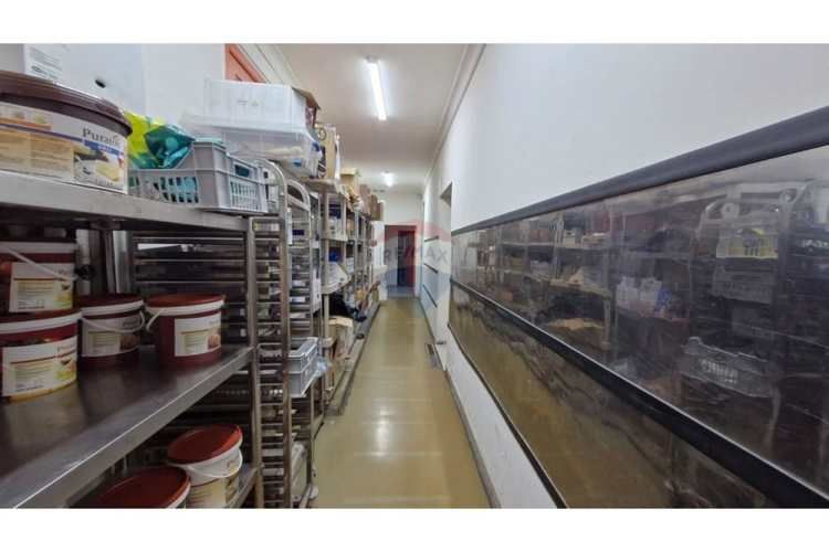 Local comercial primera línea en av irarrazabal