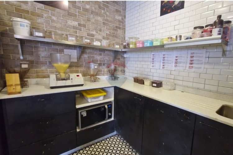 Local comercial primera línea en av irarrazabal