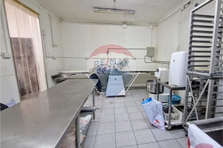 Local comercial primera línea en av irarrazabal