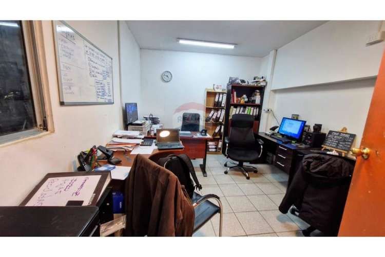 Local comercial primera línea en av irarrazabal