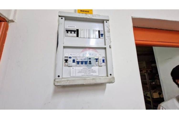 Local comercial primera línea en av irarrazabal