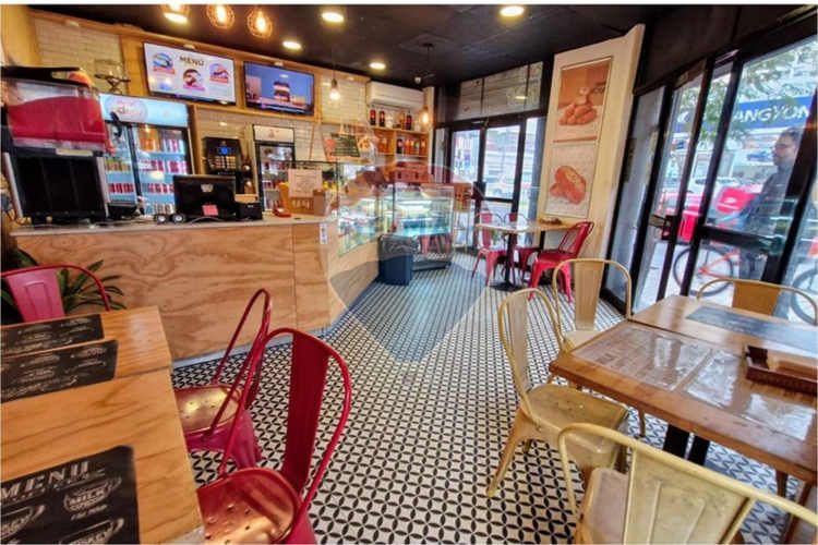 Local comercial primera línea en av irarrazabal