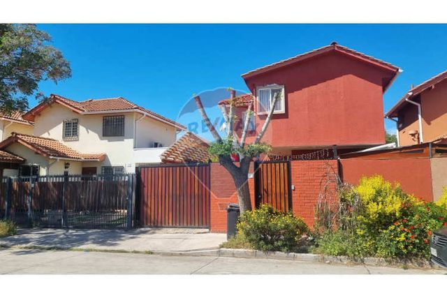 ¡encantadora casa en venta en buin con piscina!