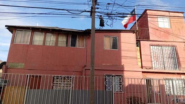 En venta casa amplia central 3 pisos calle Matias Rojas, sector Favorecedora