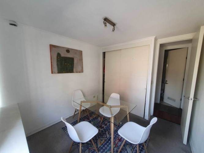 AMPLIO DPTO CON 2 ESTACIONAMIENTOS Y BODEGA (132480)