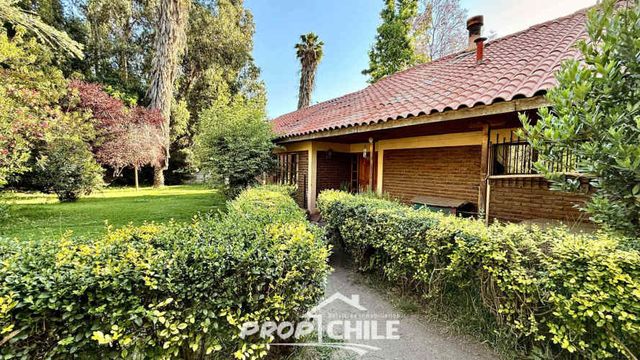 Casa y cabañas en Pirque en VENTA. (132477)