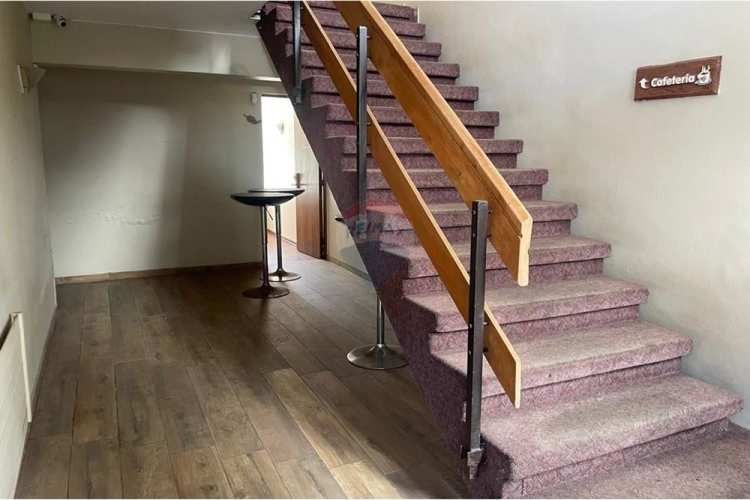 Se arrienda hotel / edificio comercial